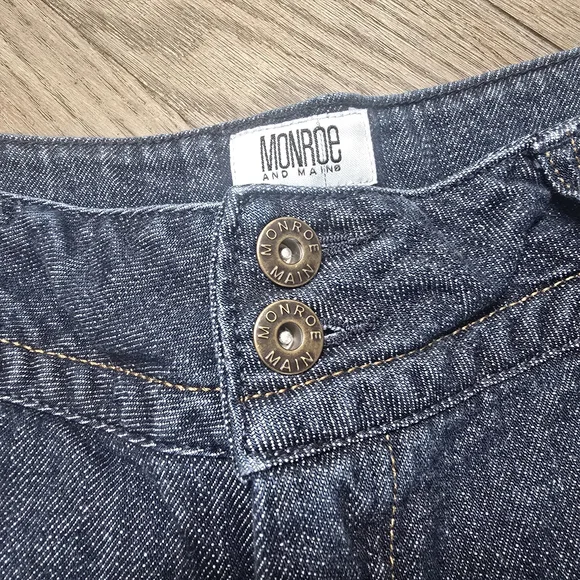 Monroe and Main Lola Curvy Fit Jeans – Women’s Size 14 (Dark Wash) - Picture 9 of 10